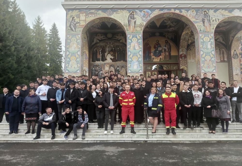 Instructaj privind situațiile de urgențe la Seminarul Teologic Liceal Ortodox „Veniamin Costachi” de la Mănăstirea Neamț